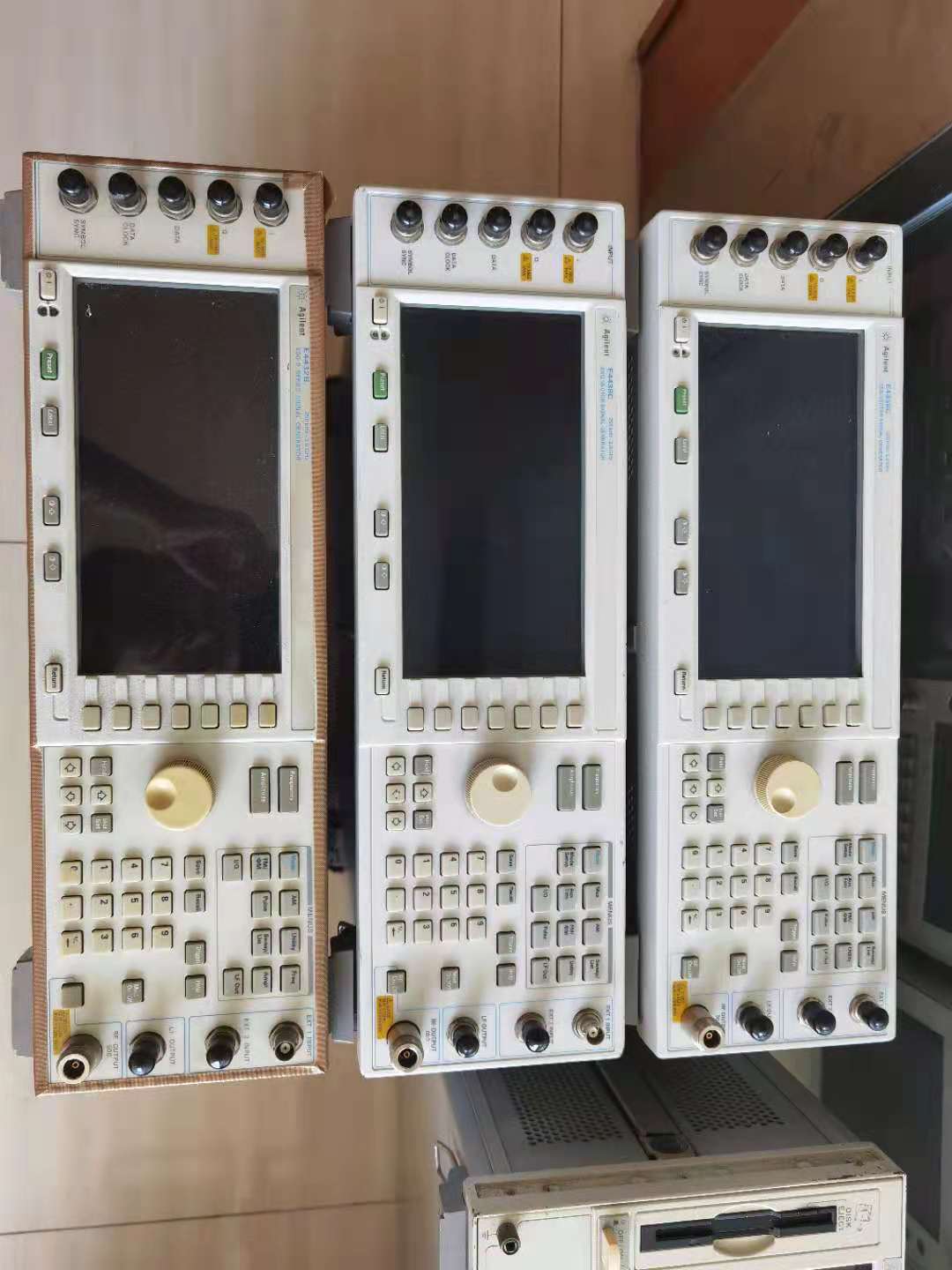 Agilent安捷倫 E4433B 3GHZ RF信號發生器